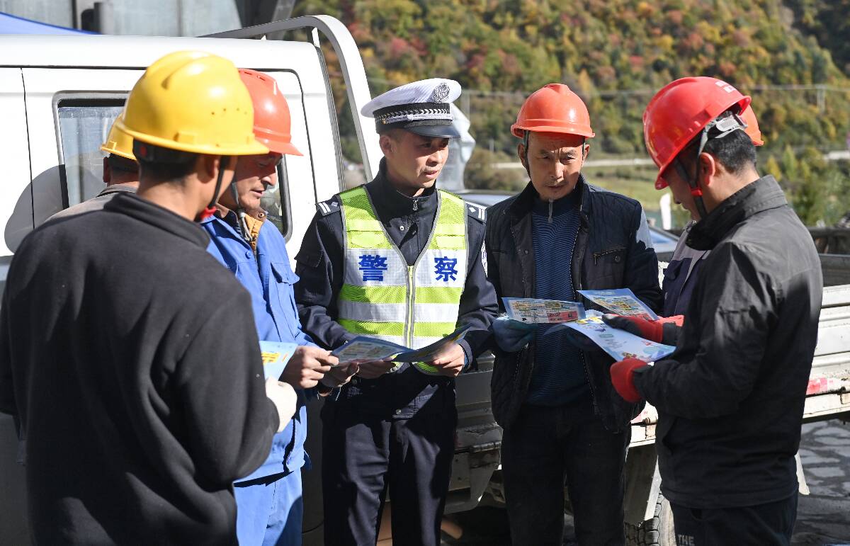 流動車管所 數(shù)據(jù)服務進山區(qū)，便民利民暖人心